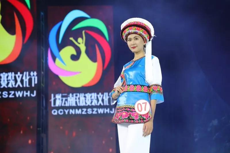 七彩云南，各地區(qū)民族服裝驚艷亮相 你最喜愛(ài)哪件民族服飾